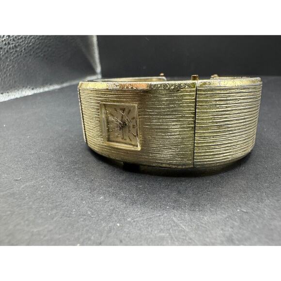Vtg Sheffield Watch Cuff Bracelet Gold Tone Women\'s Swiss Made Shock Resistant